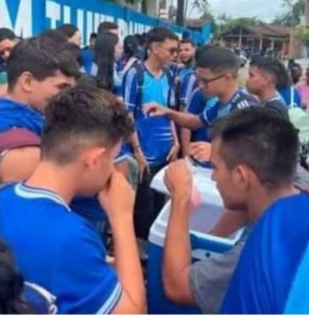 Alunos Compram Todos Os Lanches De Vendedor Ap S Escola Proibir