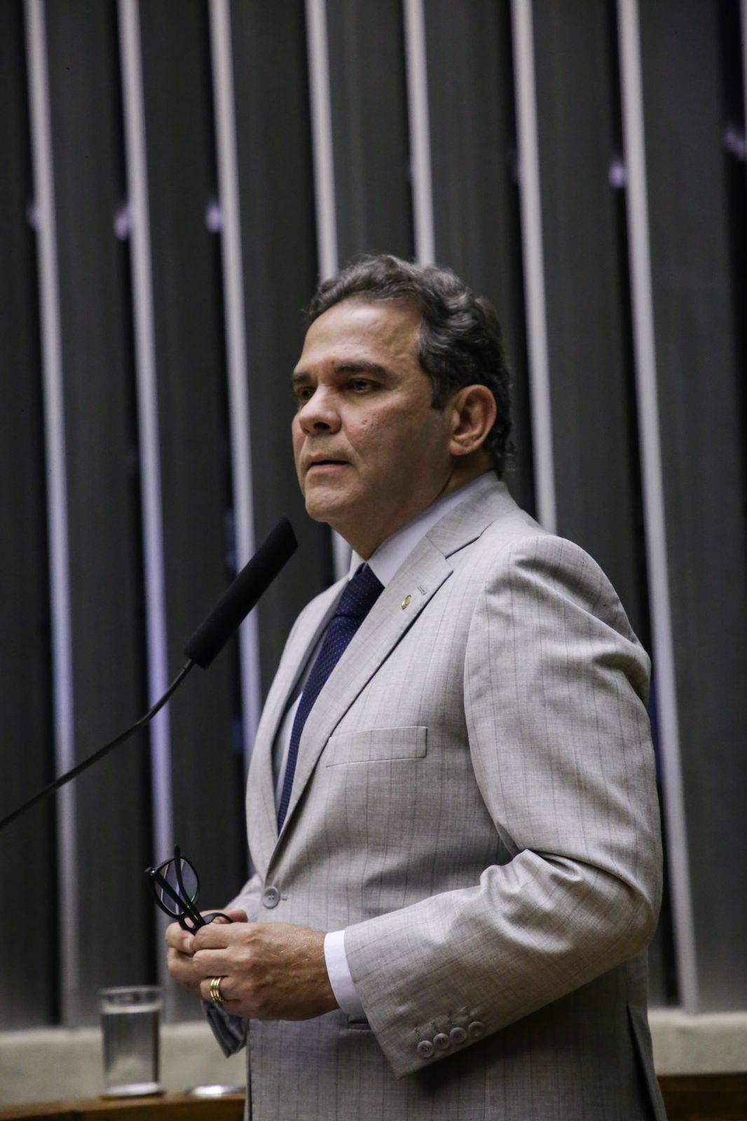 Deputado Priante tem relatório aprovado com investimentos para habitação, saúde e educação.