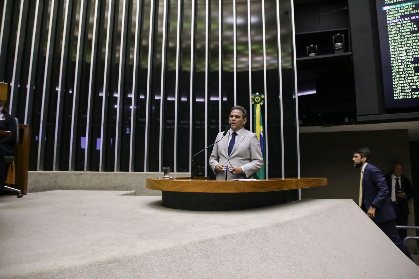 Deputado Priante tem relatório aprovado com investimentos para habitação, saúde e educação.